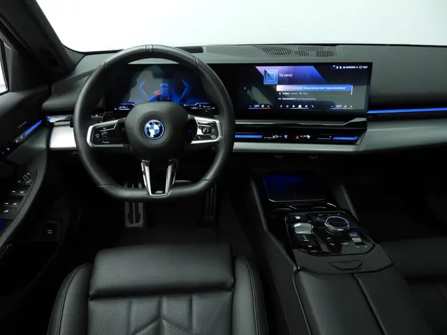 BMW 5 Serie Sedan 530e 2024 Hybride Benzine 7