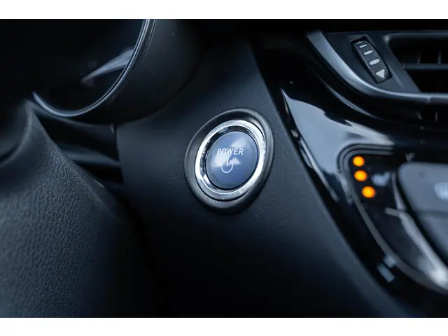 Toyota C-HR 2.0 Hybrid Bi-Tone 2020 Hybride Benzine 40