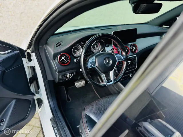 Mercedes-Benz CLA 250 Edition 1 2013 Benzine 22