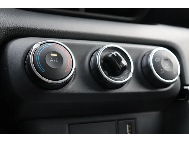 Toyota Yaris 1.5 VVT-i Dynamic 125pk 2023 Benzine 9