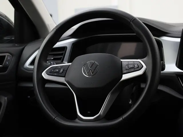 Volkswagen T-Roc 1.0TSI/116PK Life 2025 Benzine 32