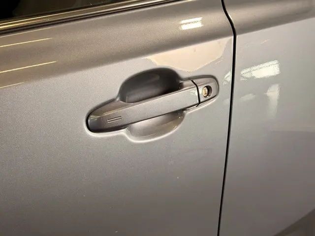 Toyota C-HR 1.8 Hybrid Bi-Tone 2021 Hybride Benzine 8