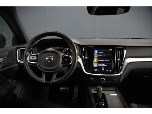 Volvo V60 2.0 B3 R-Design 2020 Hybride Benzine 40