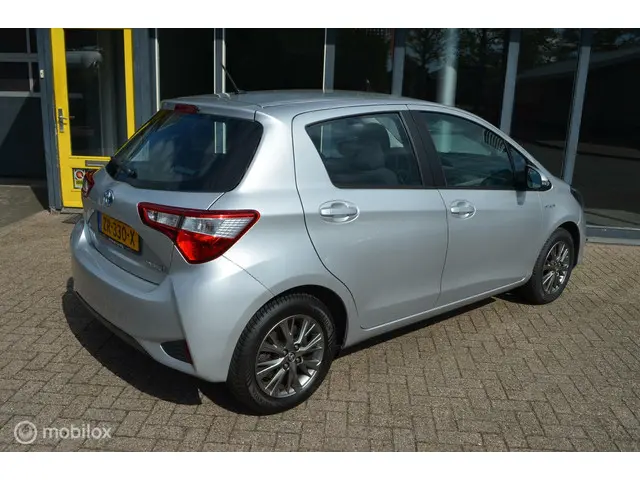 Toyota Yaris 1.5 VVT-i Dynamic Hybrid. "Sale" 2018 Benzine 4