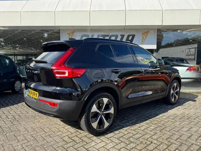 Volvo XC40 2.0 B4 Plus Dark 2024 Hybride Benzine 2