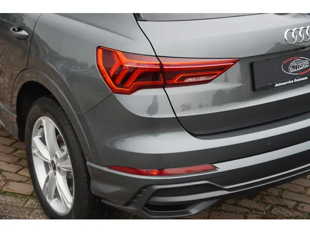 Audi Q3 45 TFSI e S edition 2021 Hybride Benzine 22