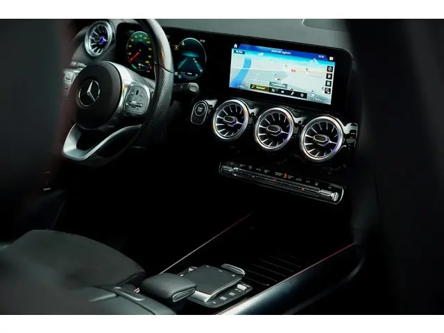 Mercedes-Benz EQA 250+ AMG Line 71 kWh 2024 Elektrisch 36