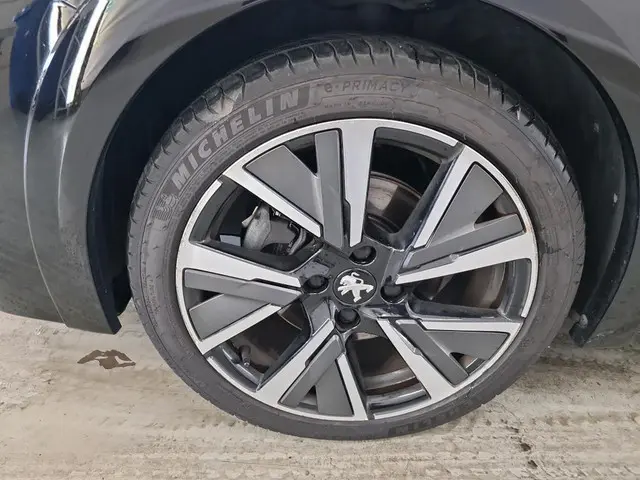 Peugeot 208 1.2 PureTech GT 2022 Benzine 10
