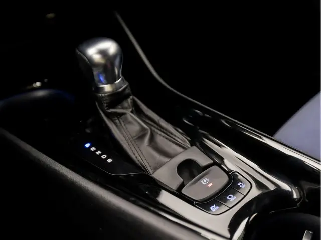 Toyota C-HR 1.8 Hybrid Sport 2018 Hybride Benzine 11