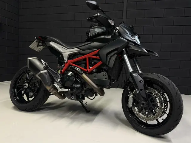 Ducati Hypermotard 821 2015 Benzine 6