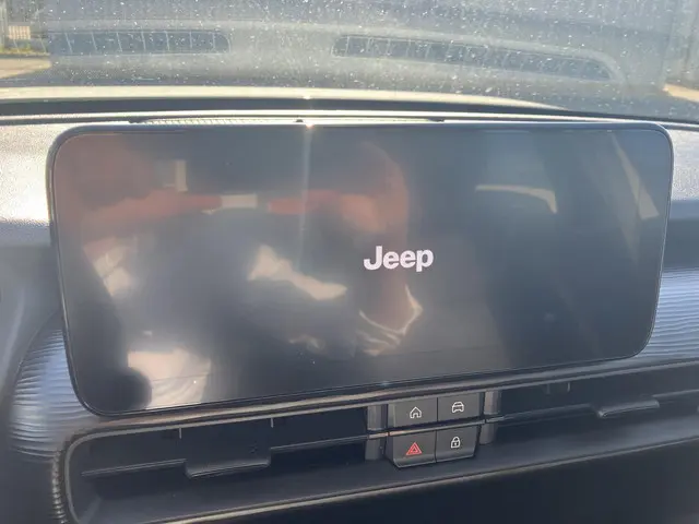 Jeep Avenger 1.2T 100 ALTITUDE 2024 Benzine 17