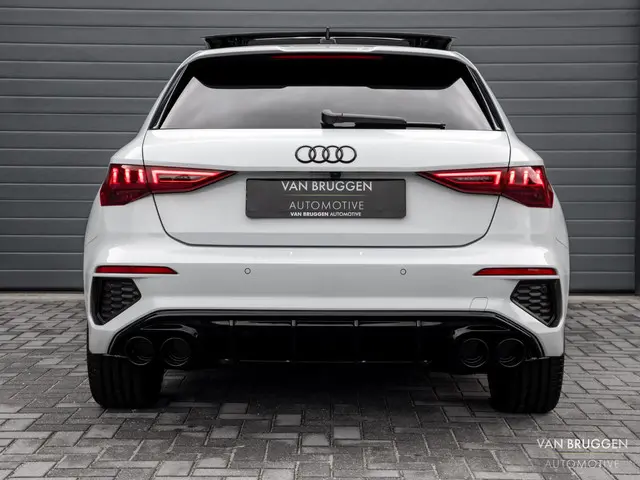 Audi A3 Sportback 45 TFSI e S-Line 2023 Hybride Benzine 8