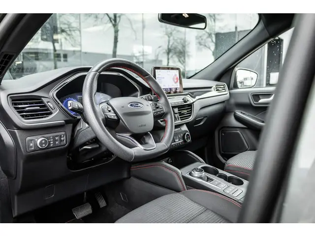 Ford Kuga 2.5 PHEV ST-Line 2023 Hybride Benzine 6