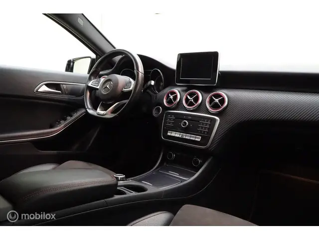 Mercedes-Benz A-Klasse 160 AMG-LINE 2017 Benzine 3