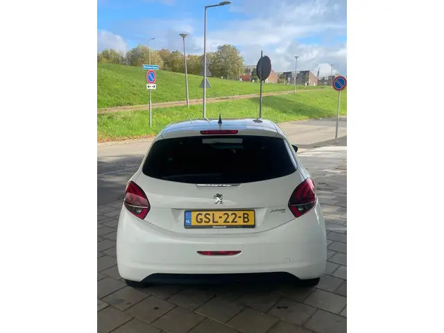 Peugeot 208 1.2 PureTech Access 2018 Benzine 6