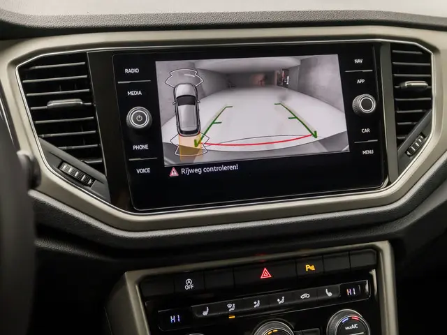 Volkswagen T-Roc 1.0 TSI Luxury Sport 2021 Benzine 18