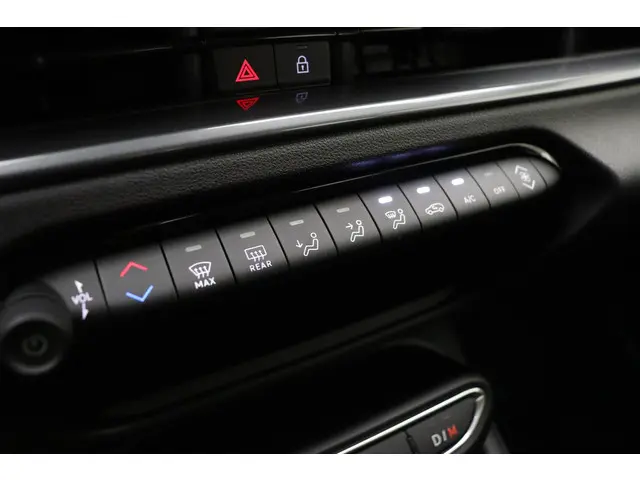 Fiat 600 1.2 Hybrid Black Edition 2025 Benzine 26