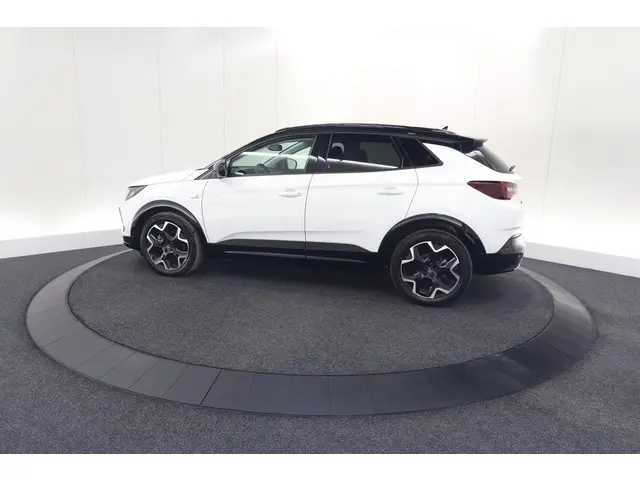 Opel Grandland Turbo 130 AT8 Ultimate 2024 Benzine 72