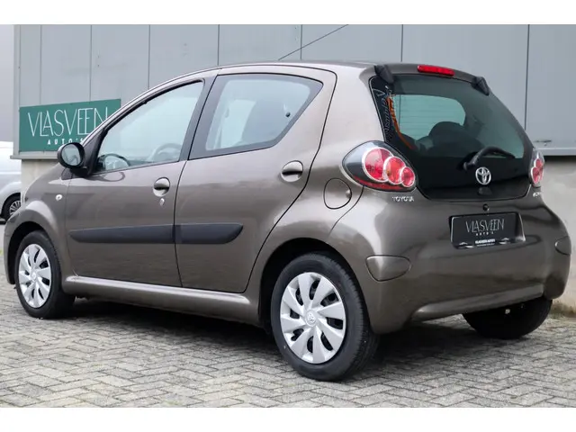 Toyota Aygo 1.0 VVT-i AUTOMAAT! 64.000km NAP! 2013 Benzine 7