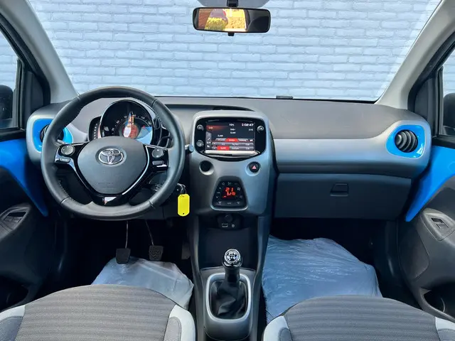 Toyota Aygo 1.0 VVT-i x-joy 5 deurs 2019 Benzine 21