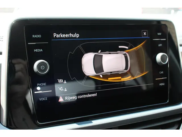 Volkswagen T-Roc 1.5 TSI 150pk DSG Style 2022 Benzine 17