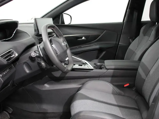 Peugeot 3008 1.2 PureTech Allure 2024 Benzine 13