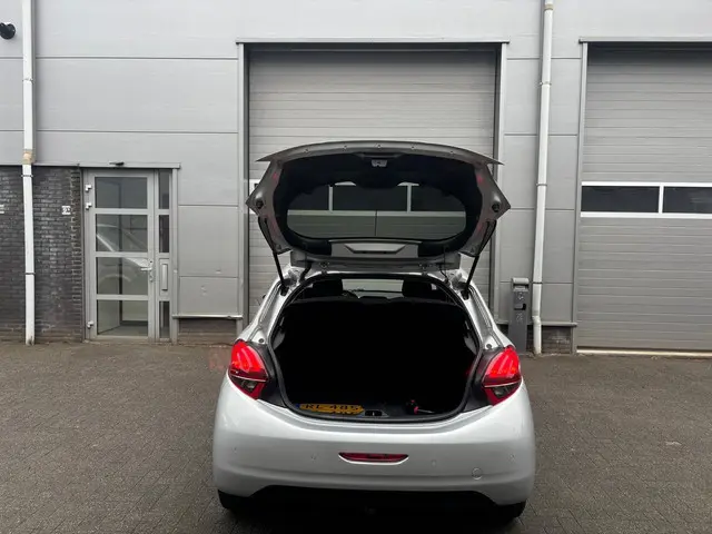 Peugeot 208 1.2 PureTech Allure 2017 Benzine 30