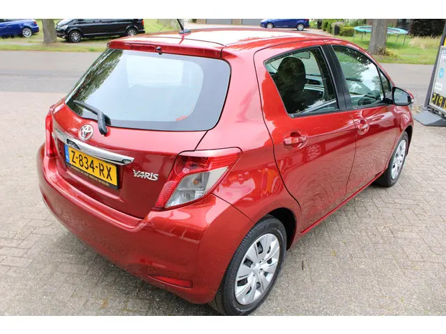 Toyota Yaris 1.3 2013 Benzine 4