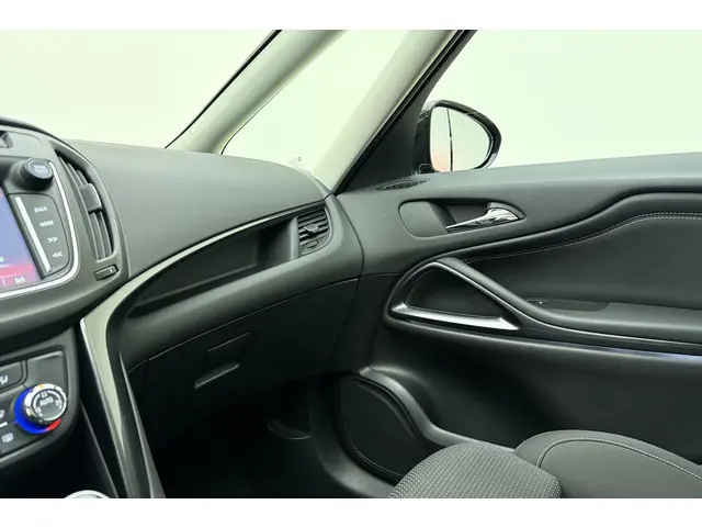Opel Zafira 1.6 Turbo Business Executive 2017 Benzine 27