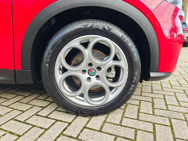 Alfa Romeo Tonale 1.5T Hybrid Super 2023 Hybride Benzine 9
