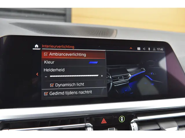 BMW 3 Serie 320i Executive Edition 2020 Benzine 17