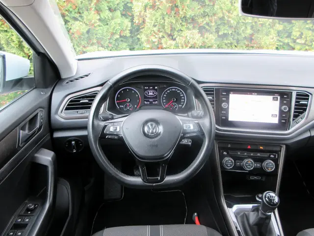 Volkswagen T-Roc 1.0 TSI Style *Navi*ECC* 2018 Benzine 3