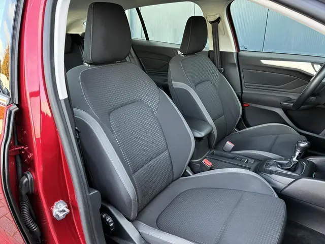 Ford Focus Wagon HELAAS VERKOCHT!!! 2019 Benzine 26