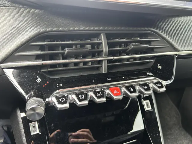 Peugeot 2008 1.2 Turbo 100PK Allure 2024 Benzine 17