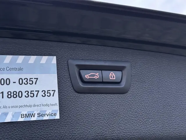 BMW 3 Serie Touring 320i High Executive 2015 Benzine 18