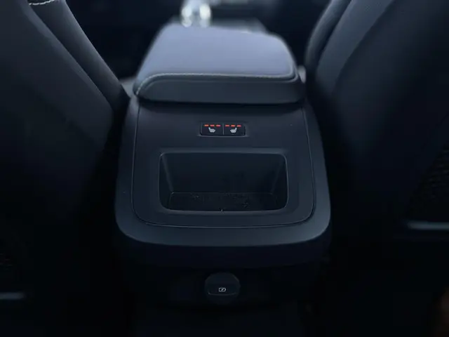 Volvo S60 2.0 B4 Plus Dark 2023 Benzine 38