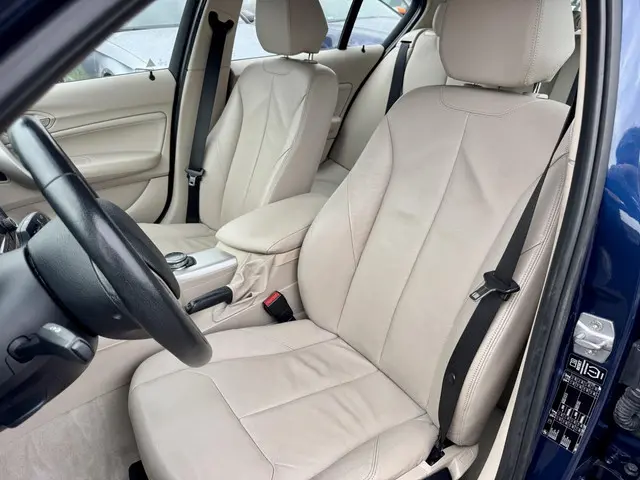 BMW 1 Serie 116i High Executive 2013 Benzine 13