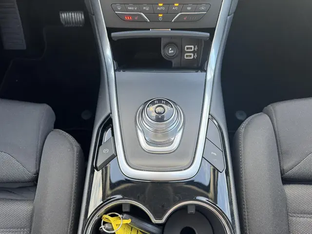 Ford Galaxy 2.5 Titanium FHEV 2023 Hybride Benzine 15