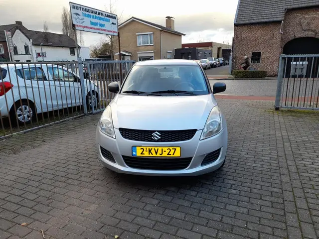 Suzuki Swift 1.2 Base 2013 Benzine 10