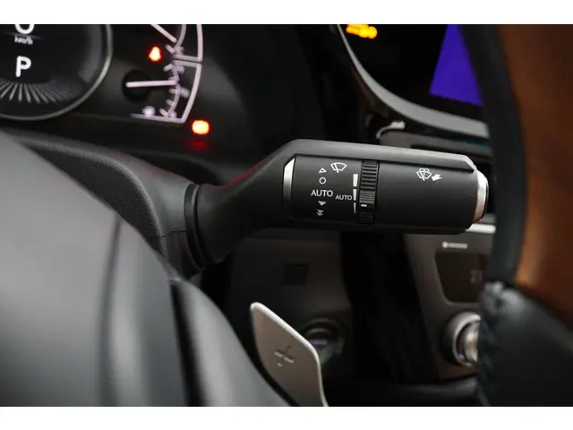 Lexus ES 300h Executive Line 2024 Hybride Benzine 32