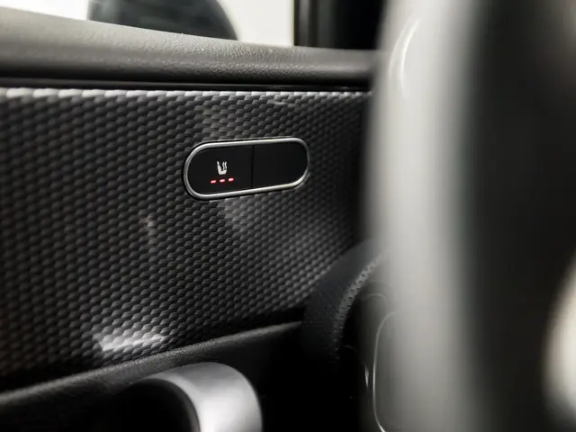 Mercedes-Benz A-Klasse 200 Sport 2019 Benzine 24