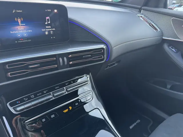 Mercedes-Benz EQC 400 4MATIC AMG 2021 Elektrisch 16