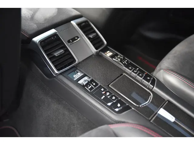 Porsche Panamera 4.8 GTS 2012 Benzine 22