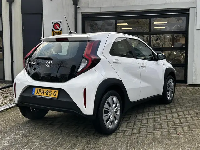 Toyota Aygo X 1.0 VVT-i S-CVT Play 2023 Benzine 4