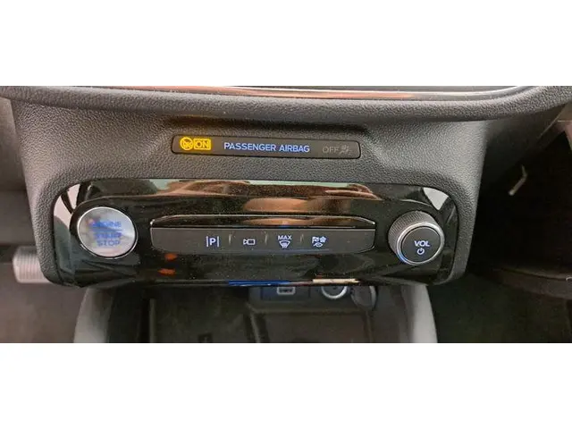Ford Kuga 2.5 PHEV Titanium 2024 Hybride Benzine 9