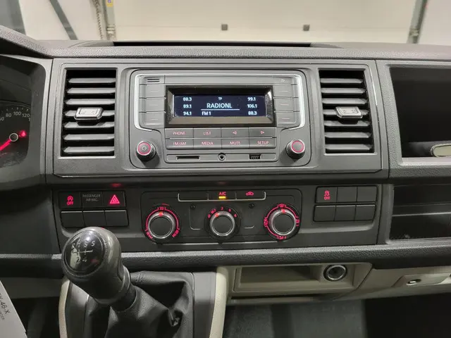 Volkswagen Transporter 2.0TDI L2/H1 Euro 6! 2020 Diesel 10