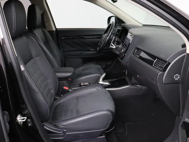 Mitsubishi Outlander 2.0 PHEV Pure 2016 Hybride Benzine 23