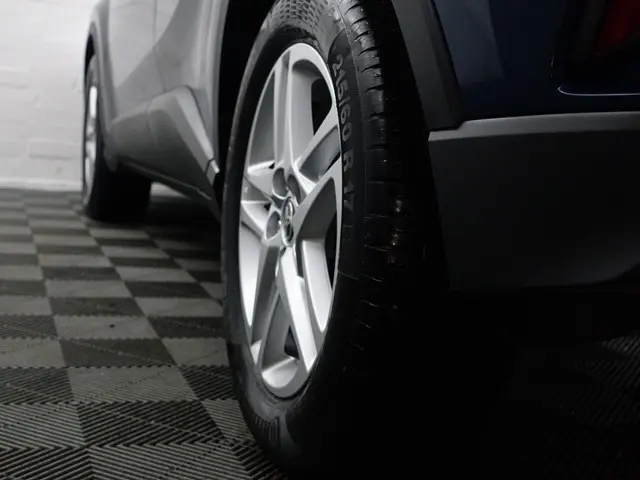 Toyota C-HR 1.8 Hybrid Active Aut- 2023 Hybride Benzine 24