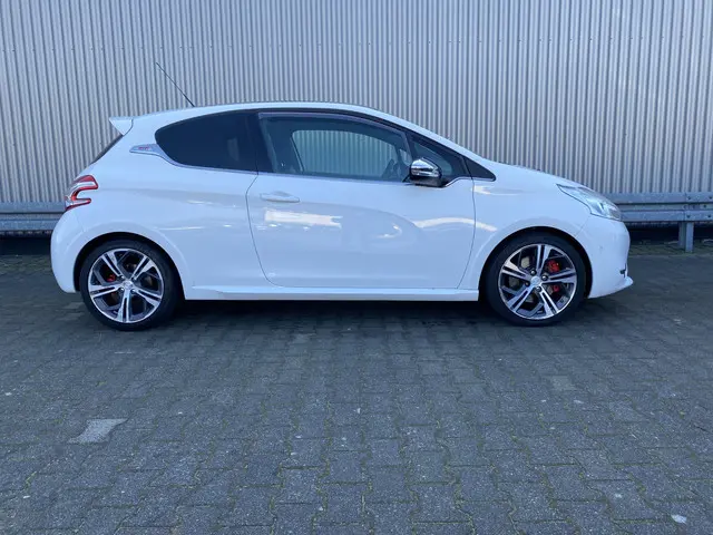 Peugeot 208 1.6 THP GTi 2013 Benzine 10