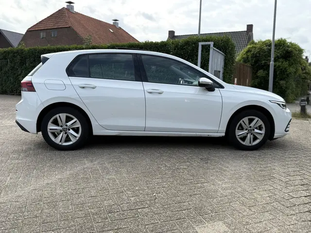 Volkswagen Golf 1.5 TSI LIFE 2020 Benzine 8
